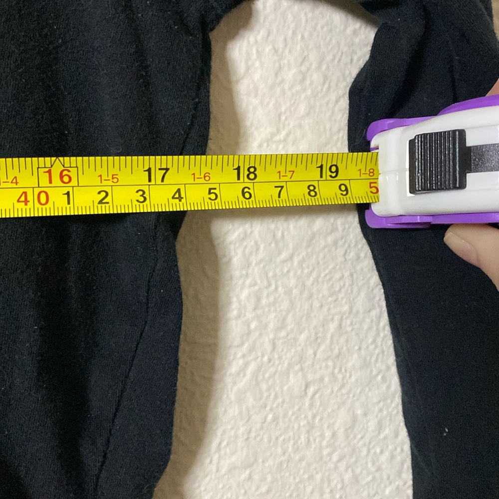 🛍️Adorable Black Long Sleeve Top! - Picture 6 of 7